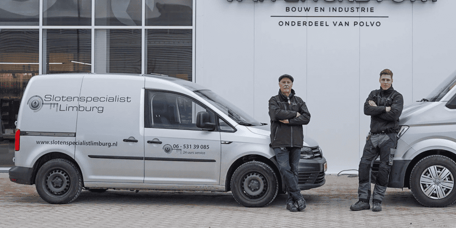 Slotenspecialist Limburg naast bedrijfsbus